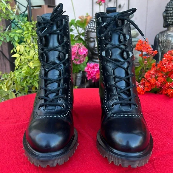 🏴󠁧󠁢󠁥󠁮󠁧󠁿 Dr. Martens Vintage Perforated Heeled Granny Style Boots UK 5